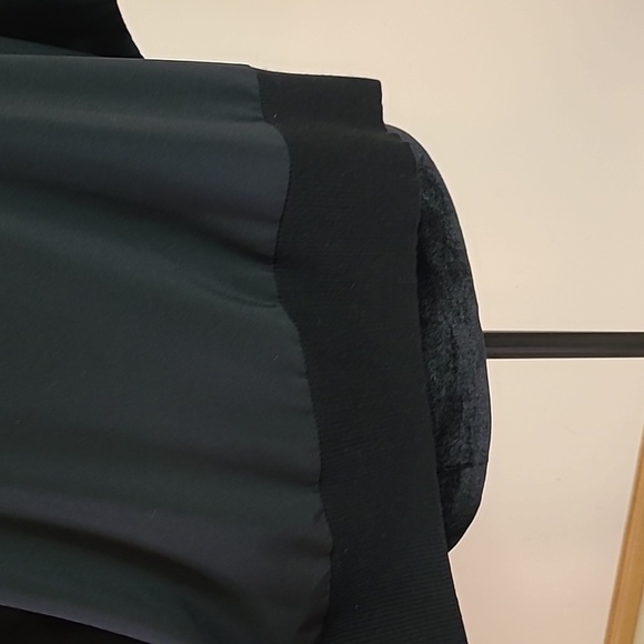 Athleta| Black Cropped Top with mixed material•••Ribbed & Silky XL - Picture 7 of 7